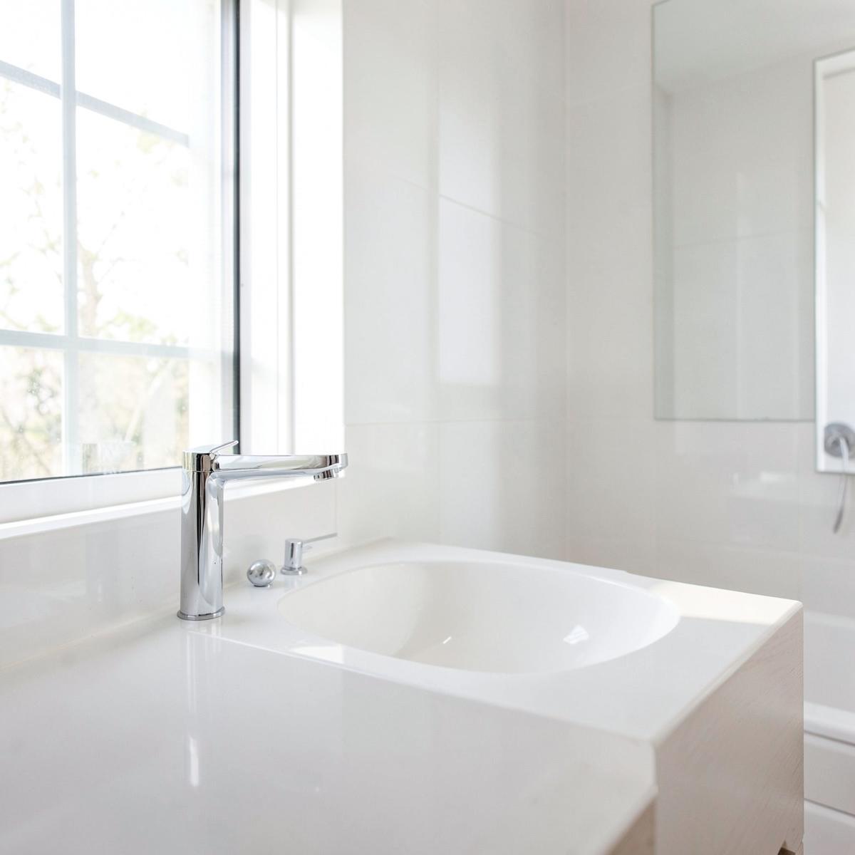 Modern bathroom with a chrome faucet and sink